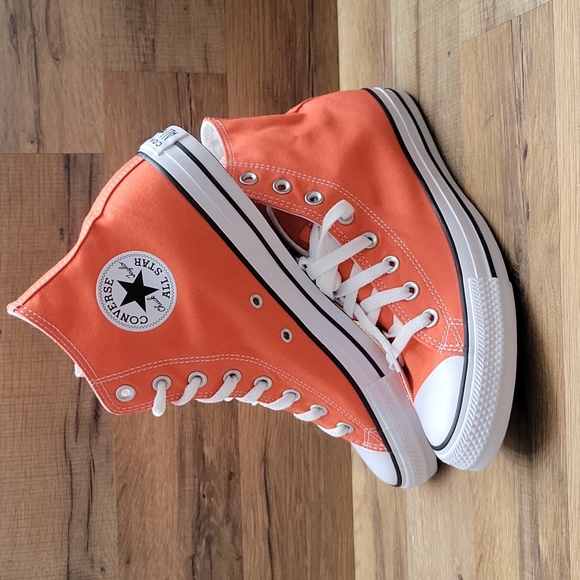 Converse High Top Brand new. - Picture 2 of 15